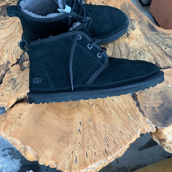 Men’s UGG Black Boots - Picture 2 of 4